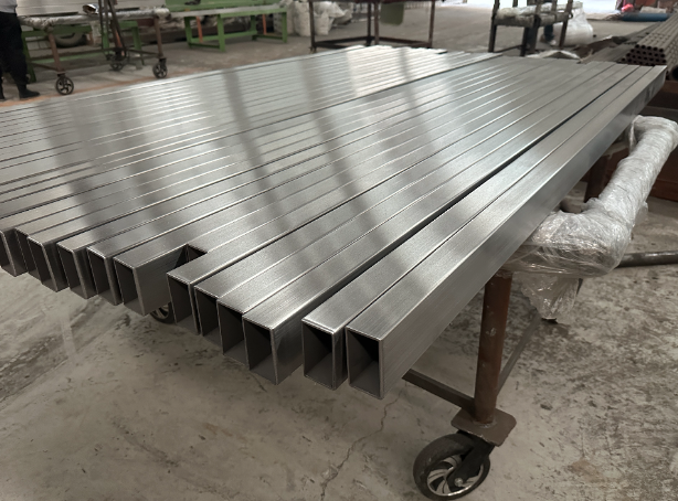 昆玉新能源汽车用不锈钢方管 现货